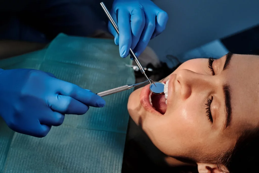 Bilan dentaire : qu’est-ce que le dentiste fait réellement ?